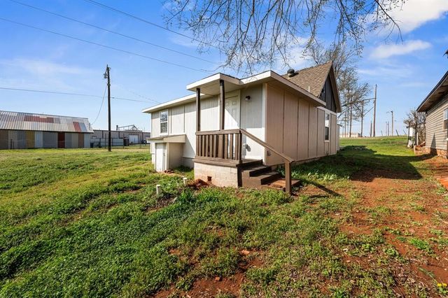 411 W Springer Avenue, Guthrie, OK 73044