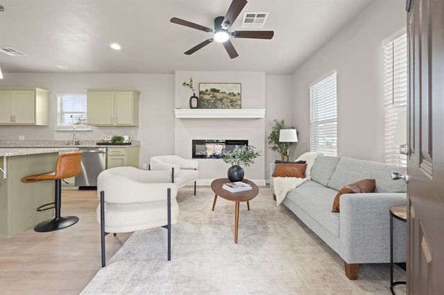 411 W Springer Avenue, Guthrie, OK 73044