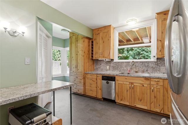 840 11th Avenue, Fox Island, WA 98333