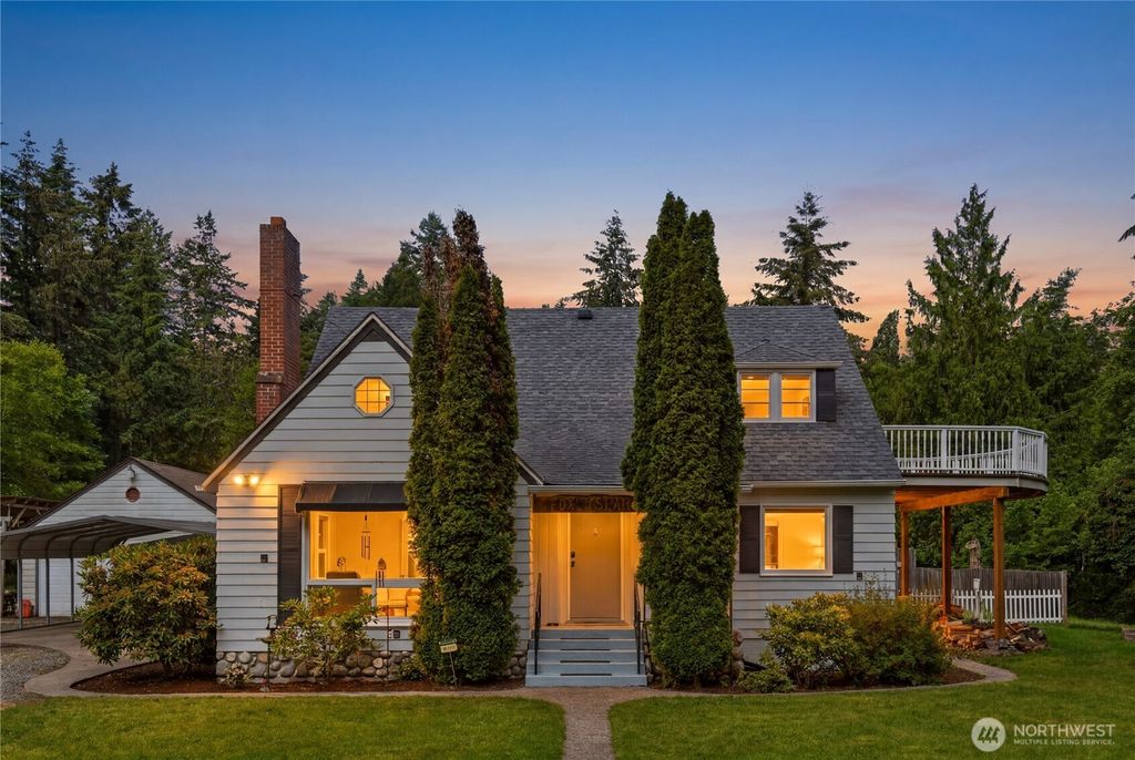 840 11th Avenue, Fox Island, WA 98333