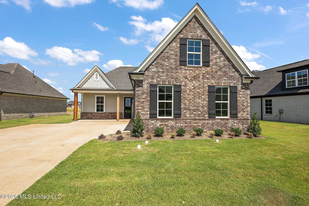 907 Coahoma Court, Nesbit, MS 38651
