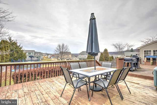 176 FAIRWAY DR, Denver, PA 17517