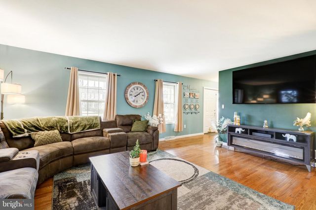 176 FAIRWAY DR, Denver, PA 17517