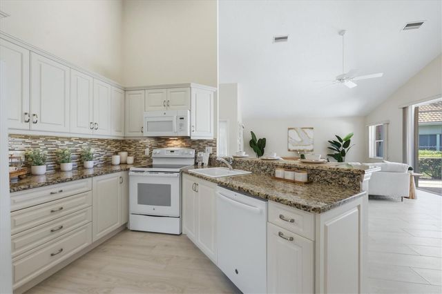 8006 BOBCAT CIRCLE, Sarasota, FL 34238