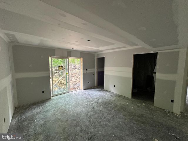 210 BEAVER TRL, Winchester, VA 22602