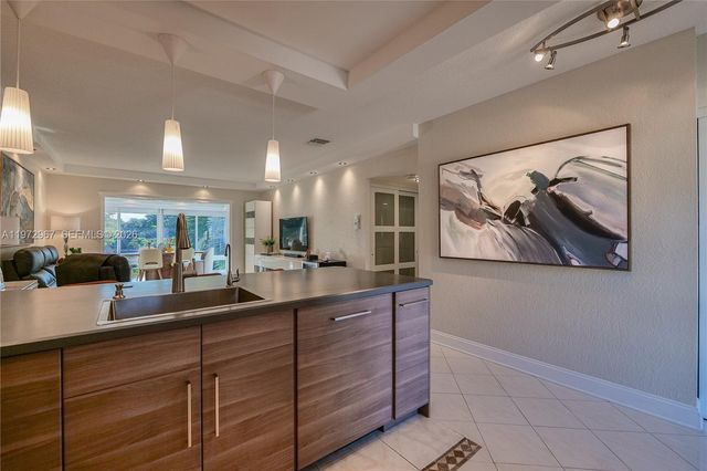 5171 W Oakland Park Blvd 309, Lauderdale Lakes, FL 33313