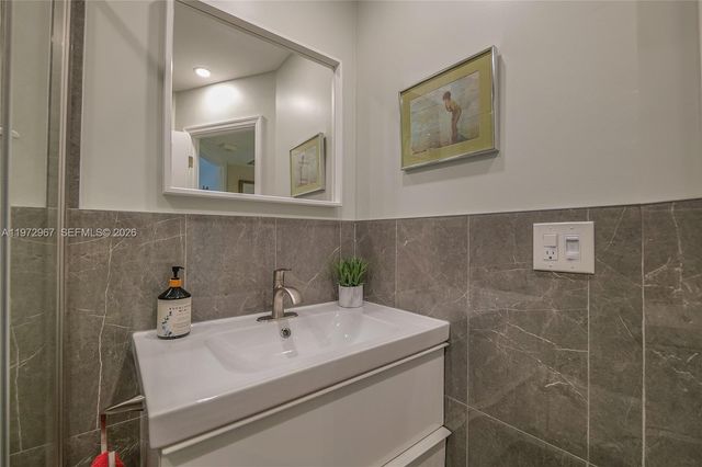 5171 W Oakland Park Blvd 309, Lauderdale Lakes, FL 33313