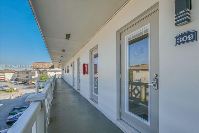 5171 W Oakland Park Blvd 309, Lauderdale Lakes, FL 33313