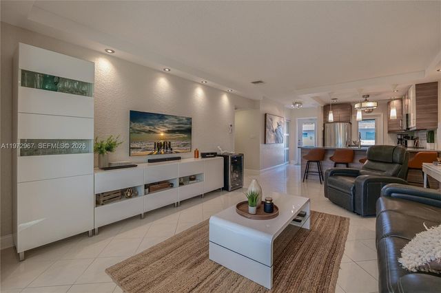 5171 W Oakland Park Blvd 309, Lauderdale Lakes, FL 33313