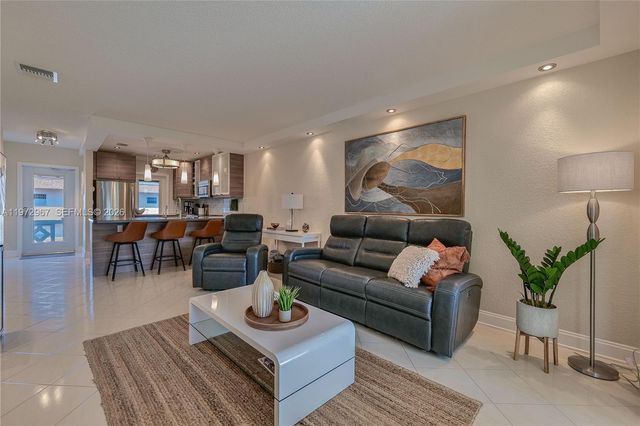 5171 W Oakland Park Blvd 309, Lauderdale Lakes, FL 33313