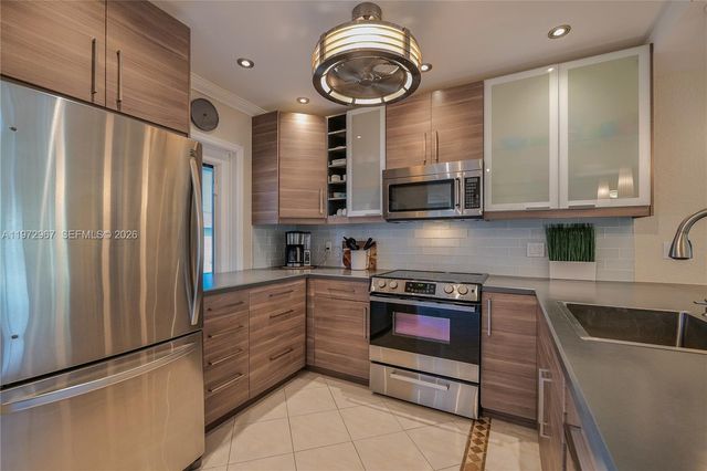 5171 W Oakland Park Blvd 309, Lauderdale Lakes, FL 33313