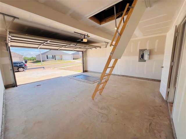 604 Hillsboro Drive, Noble, OK 73068