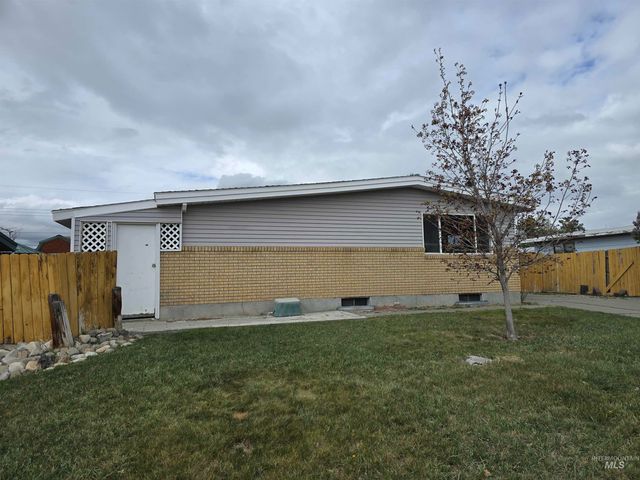 1979 Sherry Dr, Twin Falls, ID 83301