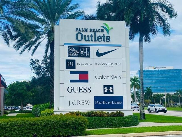 2000 N Congress N 302, West Palm Beach, FL 33401