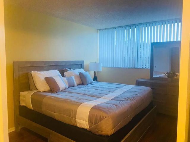 2000 N Congress N 302, West Palm Beach, FL 33401