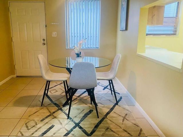 2000 N Congress N 302, West Palm Beach, FL 33401