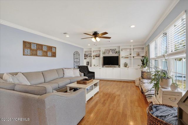 90 Evesboro Lane, Freehold, NJ 07728