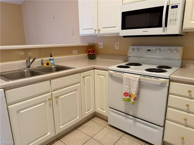 2418 Wynbrook Square Court, Winston-salem, NC 27103