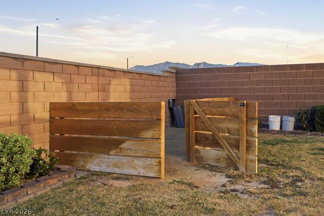 6905 Toll Mountain Street, North Las Vegas, NV 89086