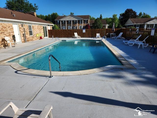 18680 Rudgate Street, Southgate, MI 48195