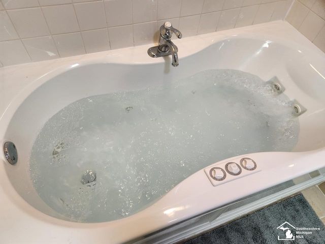 18680 Rudgate Street, Southgate, MI 48195