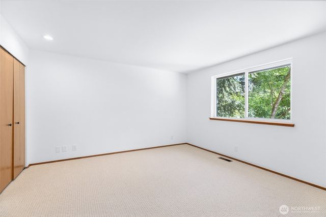 10095 NE Knight Road, Bainbridge Island, WA 98110