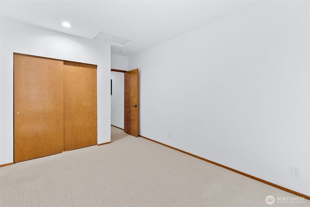 10095 NE Knight Road, Bainbridge Island, WA 98110