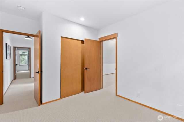 10095 NE Knight Road, Bainbridge Island, WA 98110
