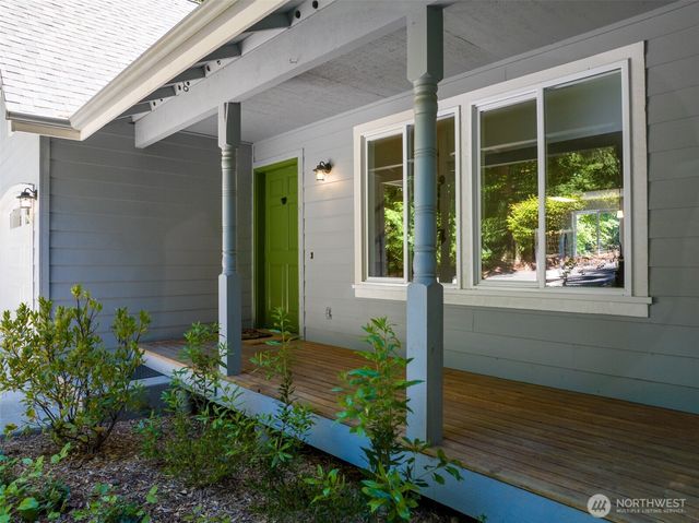 10095 NE Knight Road, Bainbridge Island, WA 98110