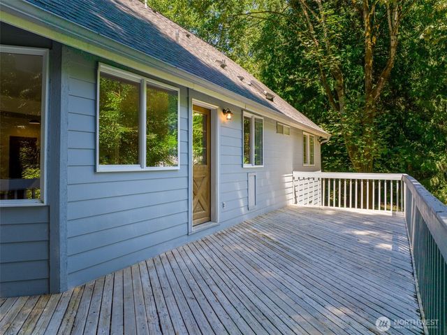 10095 NE Knight Road, Bainbridge Island, WA 98110