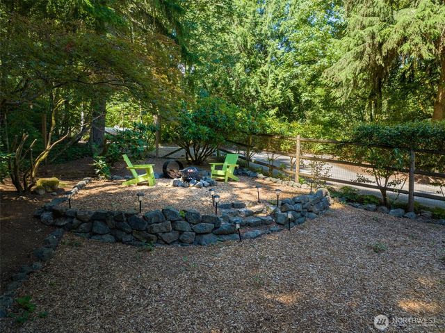 10095 NE Knight Road, Bainbridge Island, WA 98110