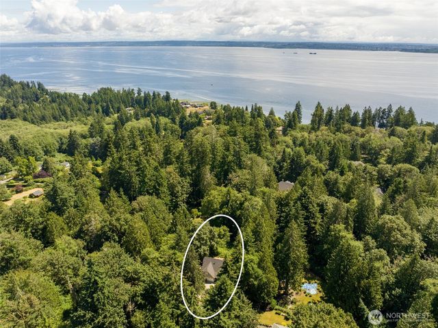 10095 NE Knight Road, Bainbridge Island, WA 98110