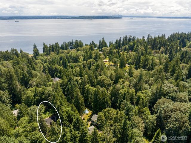 10095 NE Knight Road, Bainbridge Island, WA 98110