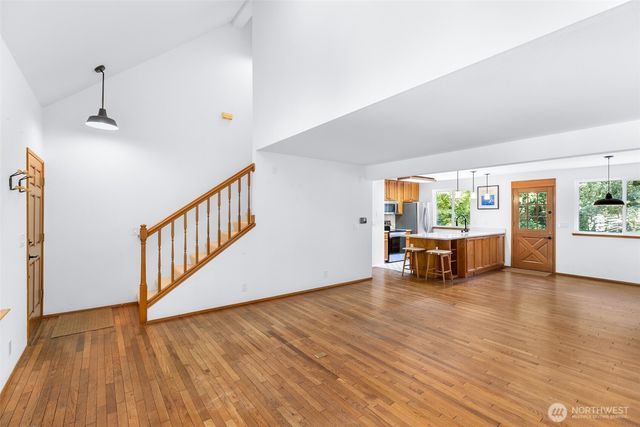10095 NE Knight Road, Bainbridge Island, WA 98110