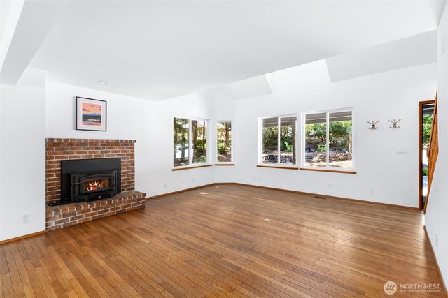 10095 NE Knight Road, Bainbridge Island, WA 98110
