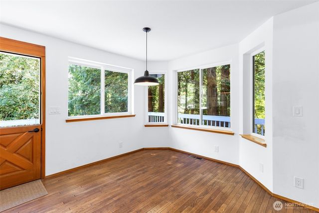 10095 NE Knight Road, Bainbridge Island, WA 98110