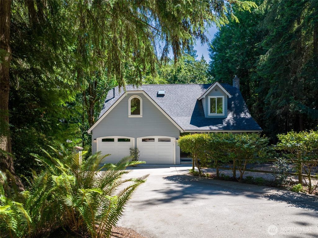 10095 NE Knight Road, Bainbridge Island, WA 98110