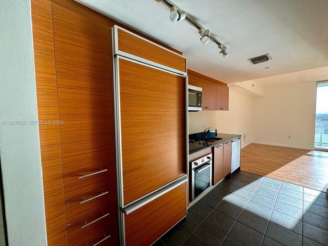 50 BISCAYNE BLVD 1703, Miami, FL 33132