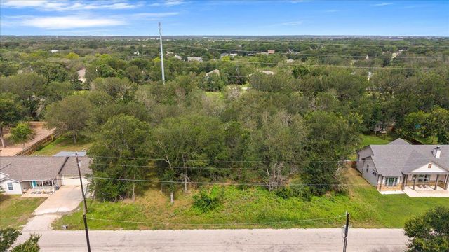 194 Waikakaaua DR, Bastrop, TX 78602