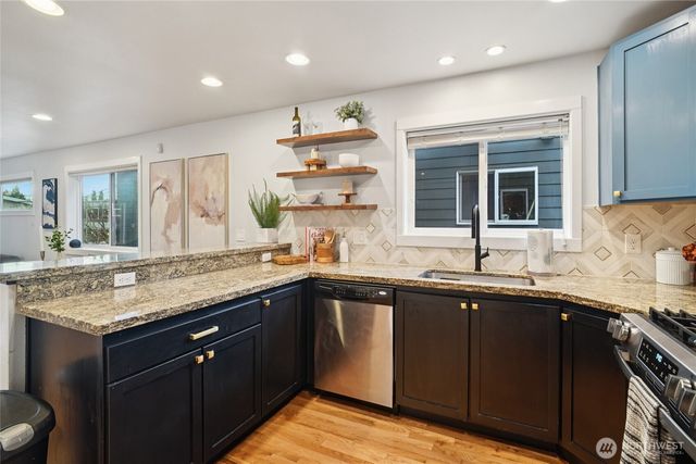 926 N 96th Street, Seattle, WA 98103