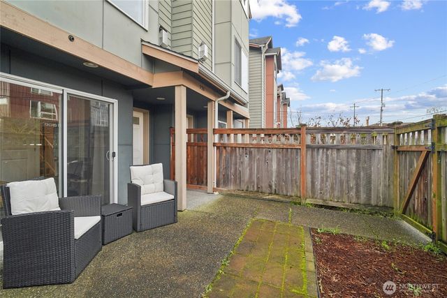 926 N 96th Street, Seattle, WA 98103