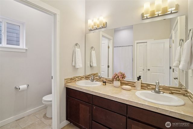 926 N 96th Street, Seattle, WA 98103