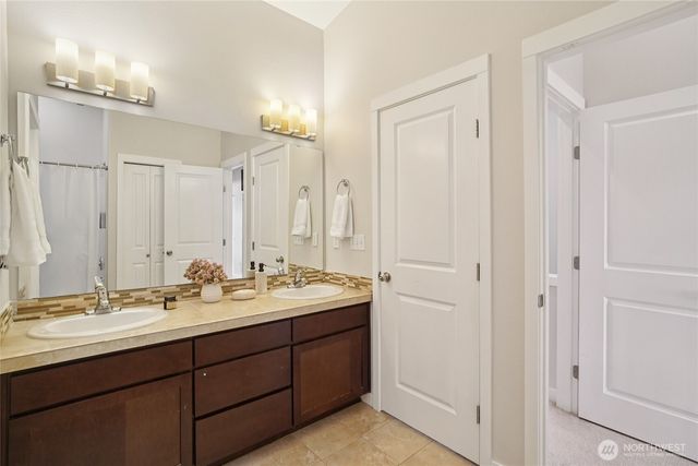 926 N 96th Street, Seattle, WA 98103