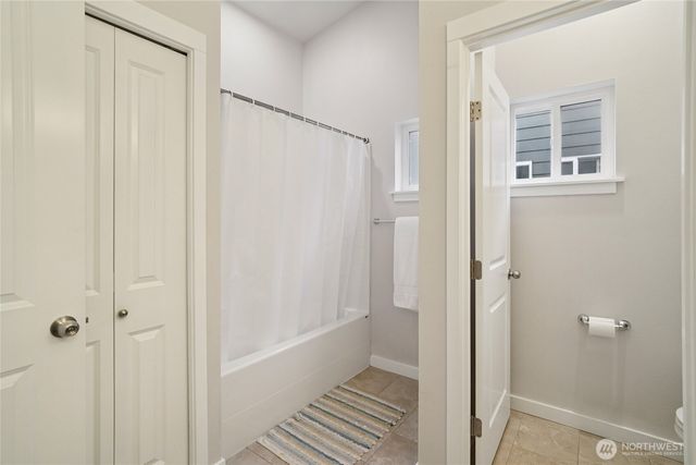 926 N 96th Street, Seattle, WA 98103