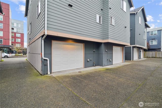 926 N 96th Street, Seattle, WA 98103