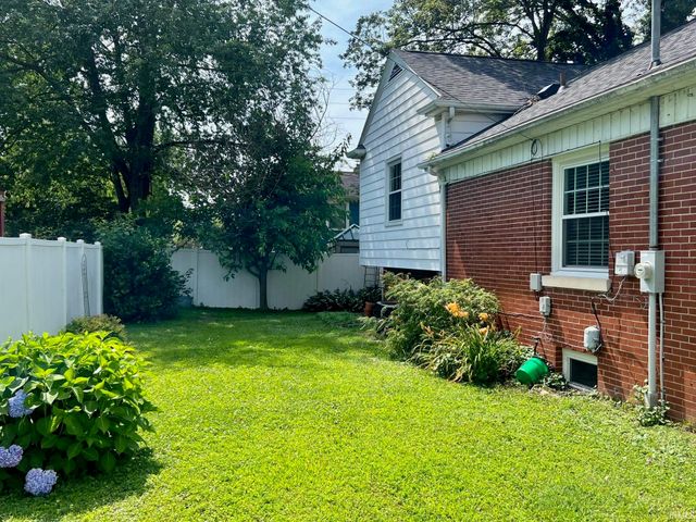 2015 E Gum Street, Evansville, IN 47714