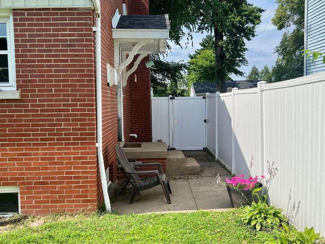2015 E Gum Street, Evansville, IN 47714