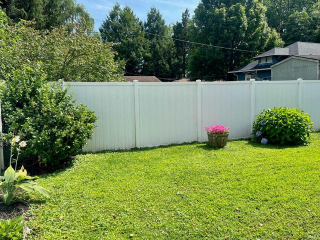 2015 E Gum Street, Evansville, IN 47714
