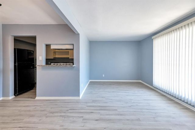 3040 Golfcrest Boulevard 10, Houston, TX 77087