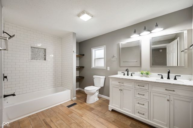 2660 S Benegar Avenue, Yorktown, IN 47396